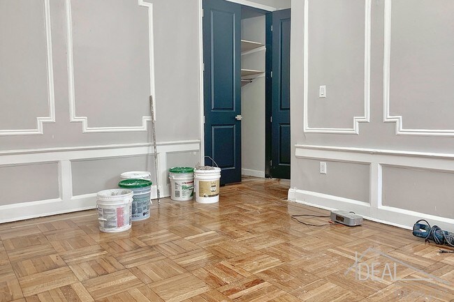 Foto del edificio - Grand Spacious 1 Bed in Prime Crown Heights