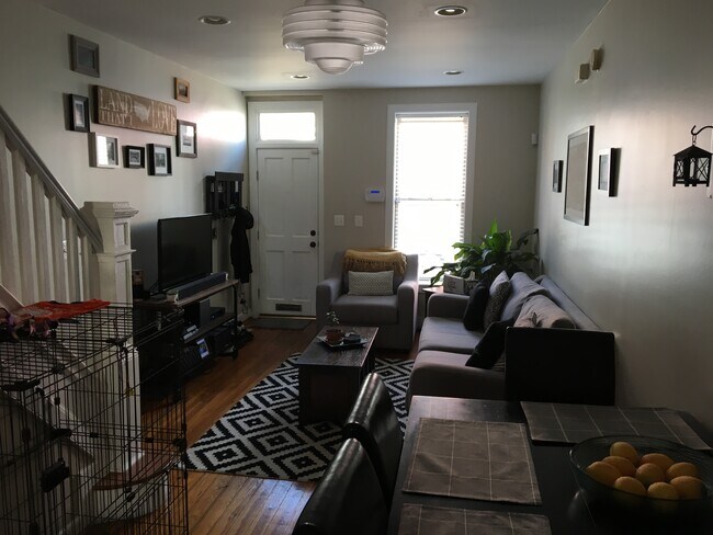 Living - 135 N Belnord Ave Townhome