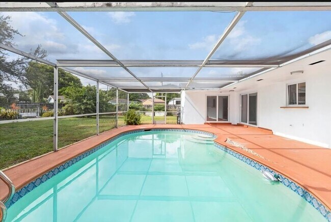 Foto del edificio - 7160 SW 5th Ct