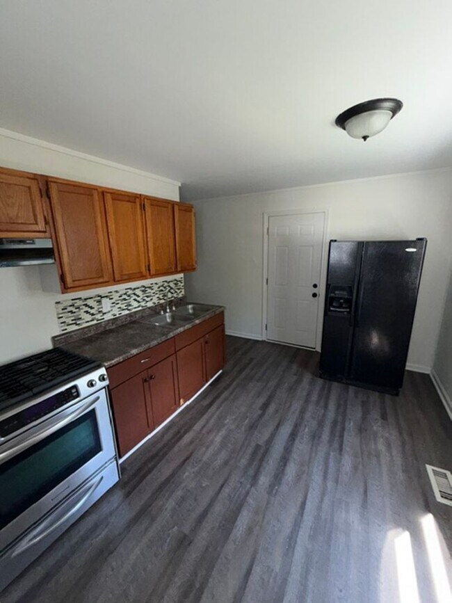 Foto del edificio - 2423-2425 North Kerth Avenue
