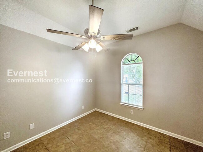 Foto del edificio - 6772 Kirkland Cove