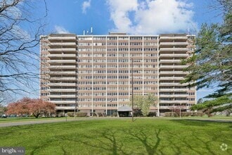 Building Photo - 1407 Barclay Towers