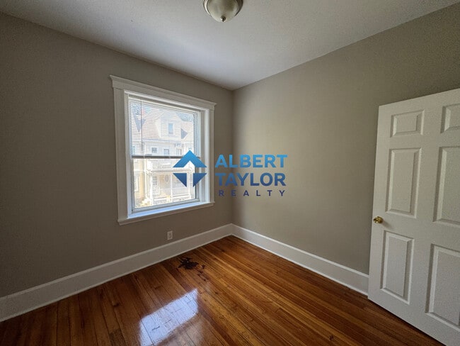 Building Photo - 62 Fayston St
