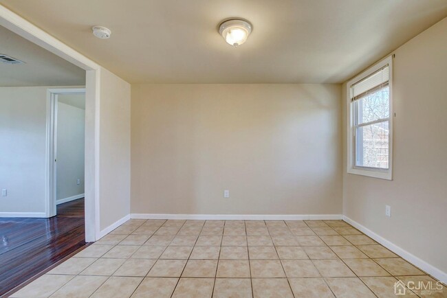 Building Photo - 2102 Woodbridge Ave