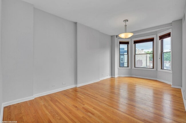 Building Photo - Spacious 2 Bed 2 Bath in the Lincoln park area