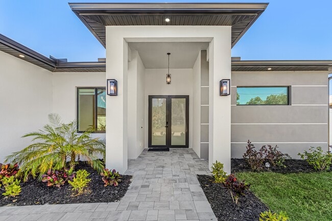 Building Photo - 1720 NE 14th St