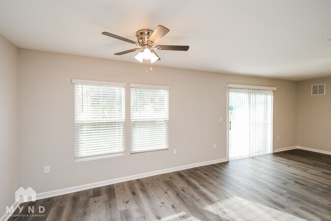 Foto del edificio - 12372 Cherry Bluff Dr