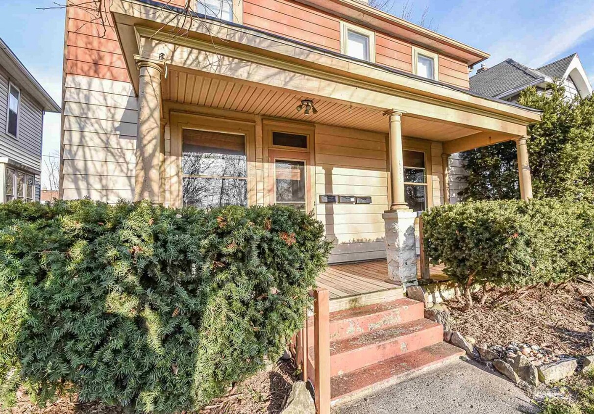 Foto principal - 833 Edgewater Ave
