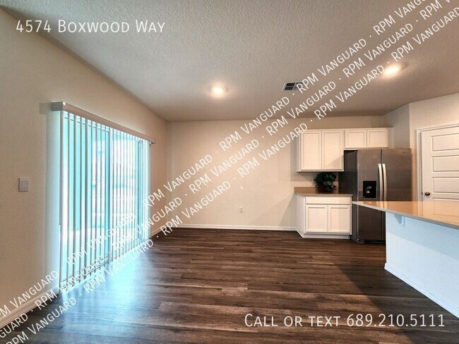 Foto del edificio - 4574 Boxwood Wy