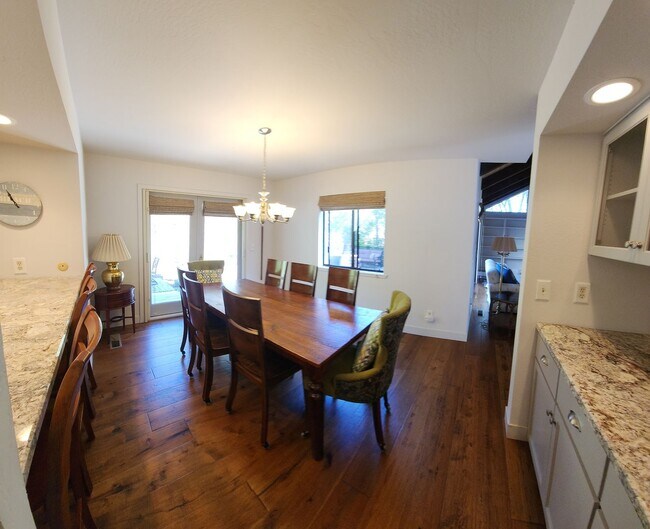 Foto del edificio - Furnished 3 bed 2.5 bath close to Poly.