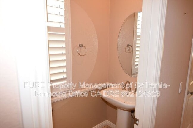 Building Photo - 3868 Lake Cir Dr