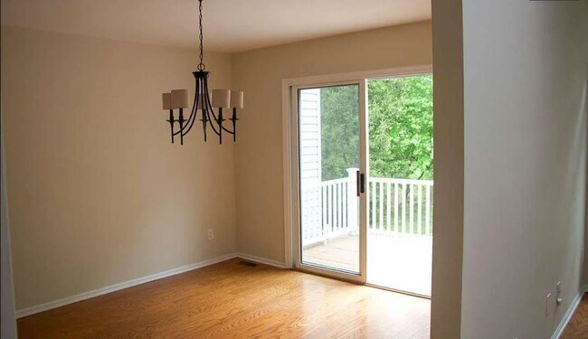 Building Photo - 218 Bromley Pl