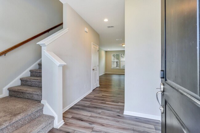 Foto del edificio - 4 Bed/2.5 Bath in The Commons