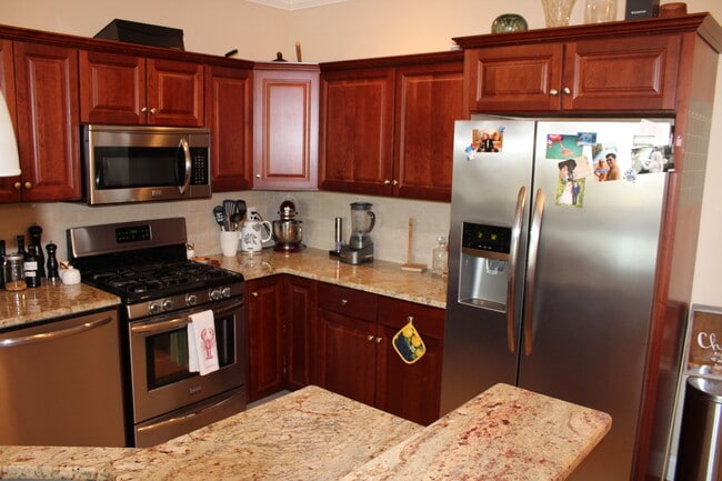 Kitchen - 95 S Ridge Ln