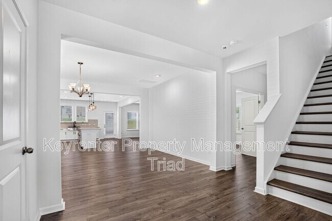 Building Photo - 3012 Highlander Pt