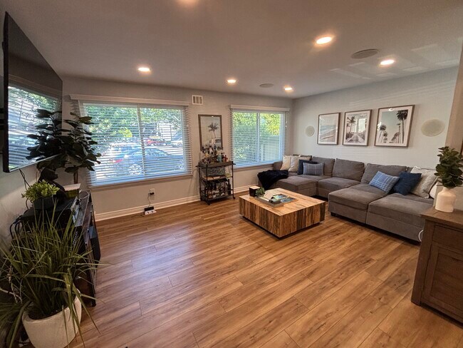 Foto del edificio - 204 Springmeadow Dr
