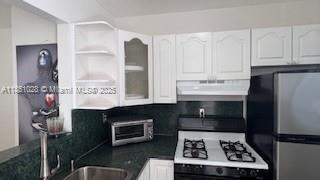 Building Photo - 2141 Biarritz Dr