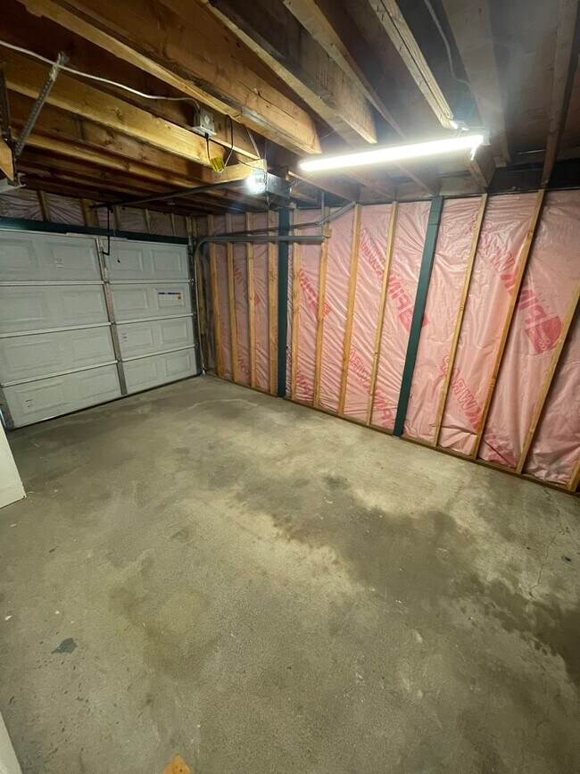 Building Photo - Fully Remodeled Home on Large Lot!
