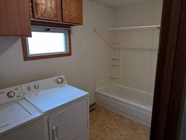 Building Photo - 426 Maple St