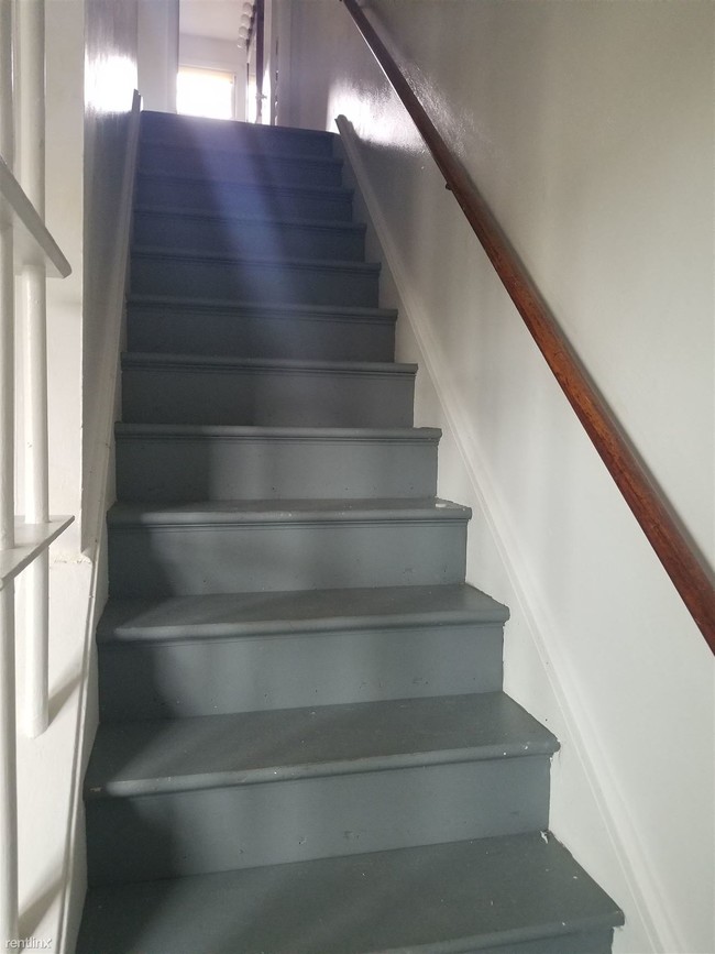 Building Photo - 2 br, 1 bath  - 75 Fairview Ave F