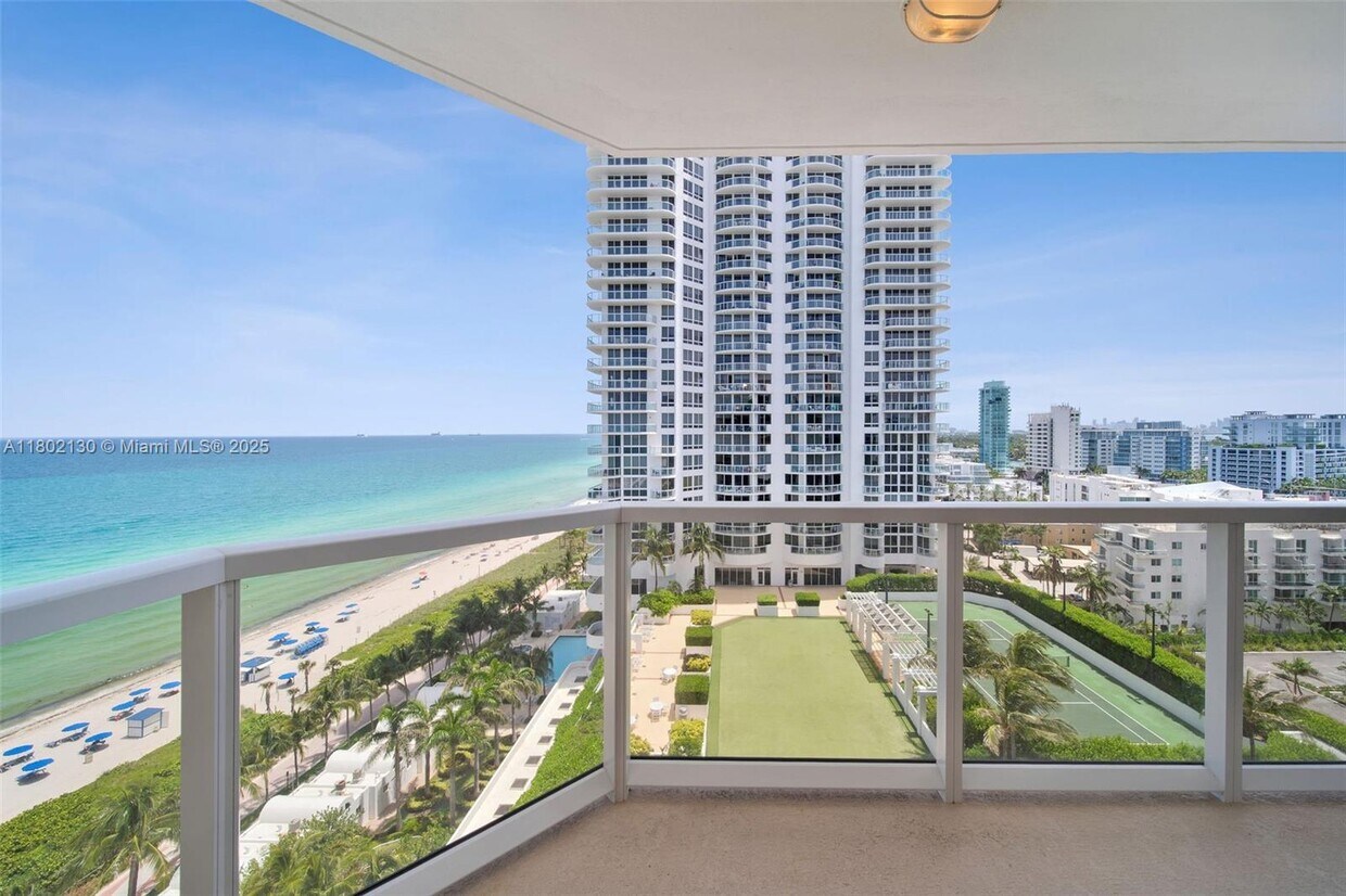 Primary Photo - 6423 Collins Ave