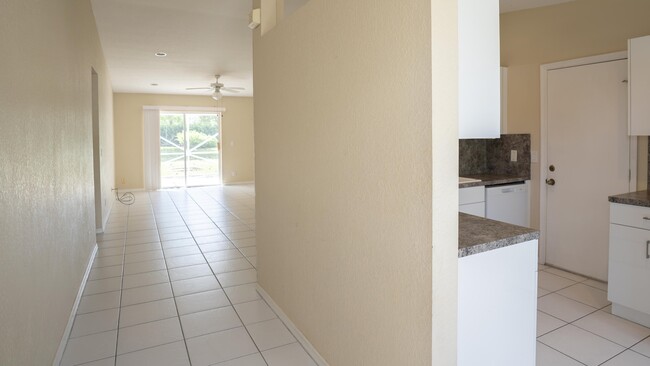Foto del edificio - 3844 Miramontes Cir