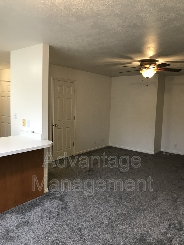 Building Photo - 627 N 1570 W