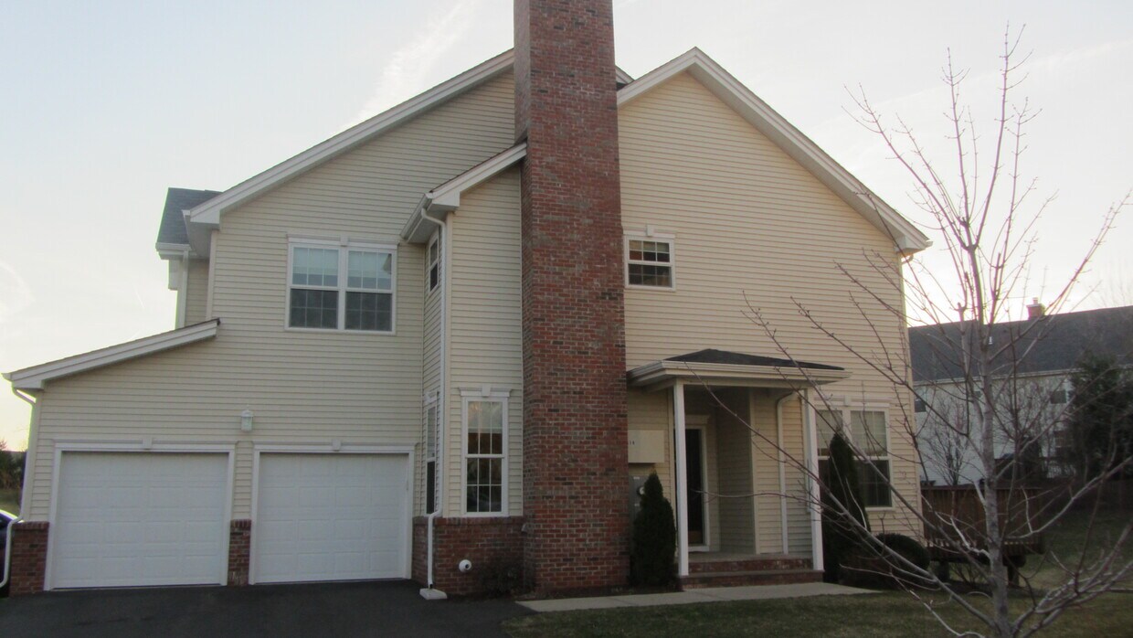 14 Last Leaf Cir, Windsor, CT 06095 Townhome Rentals in Windsor CT
