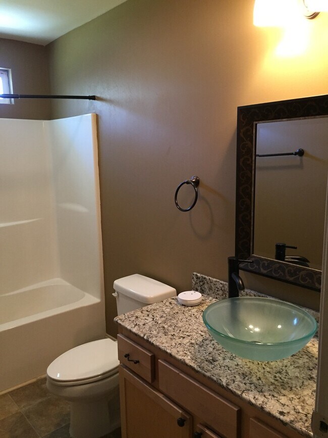 Foto del edificio - 3BDRM TOWNHOUSE