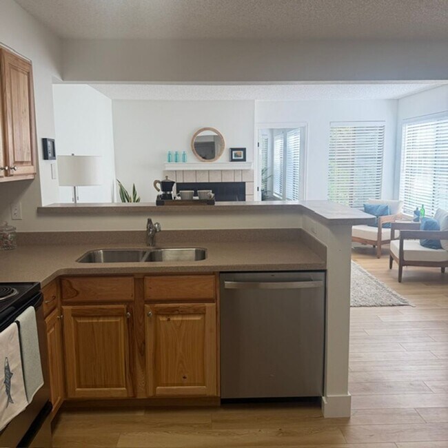 Foto del edificio - 4799 White Rock Cir