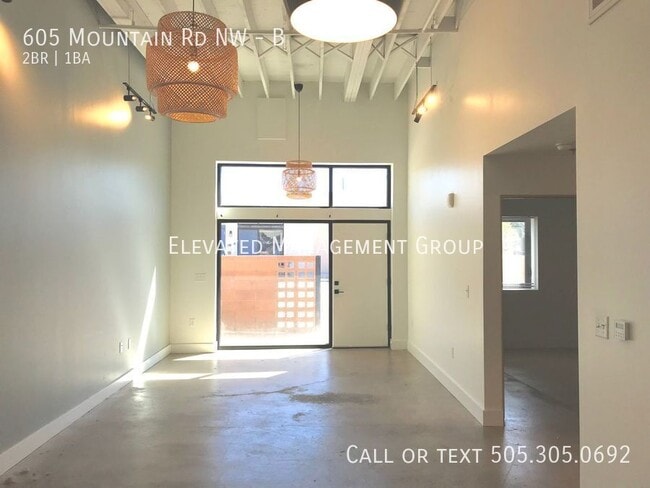 Foto del edificio - 605 Mountain Rd NW