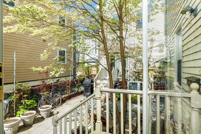 Building Photo - 5 Union St