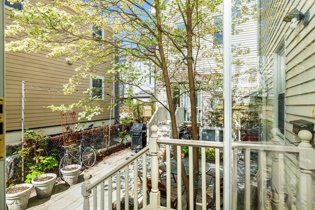 Building Photo - 5 Union St