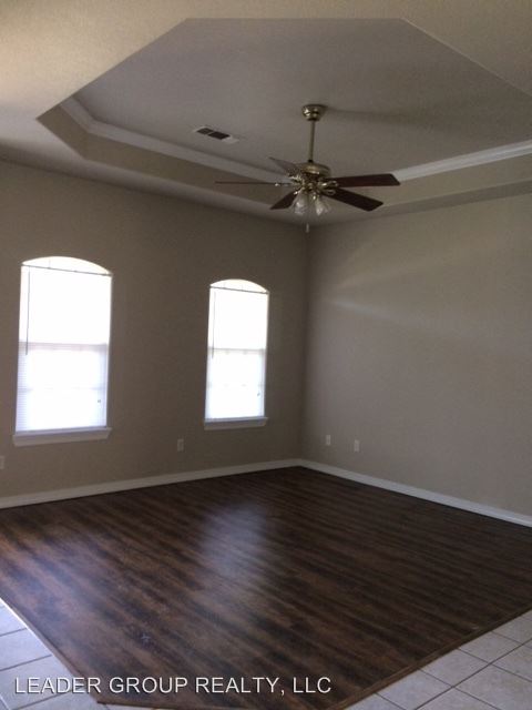 Building Photo - 36 Jamestown Cir