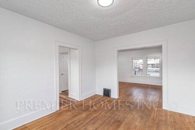 Foto del edificio - Pristine 3BR Home with 2-Car Garage & Designer Finishes