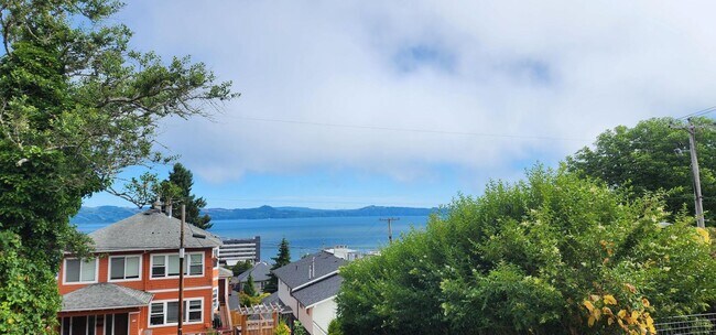 Foto del edificio - A Beautiful Home with Great Views!