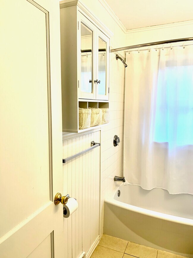 Foto del edificio - 1 Ledgewood Dr