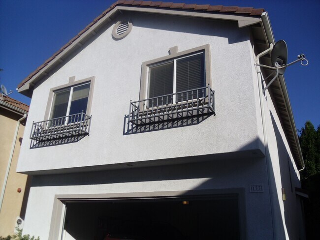 Building Photo - 8554 Burnet Ave