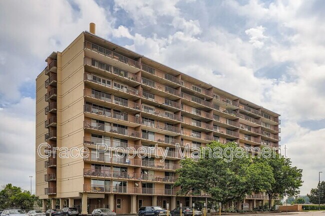 Foto del edificio - 2225 E Buchtel Blvd