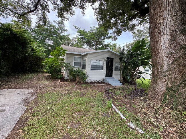 Building Photo - Charming Orlando Home – Pet-Friendly with ...