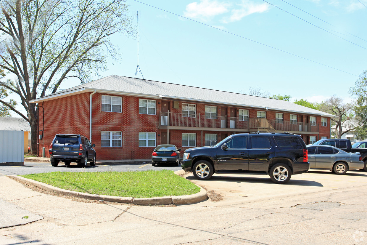 Primary Photo - Hester Court Apartments