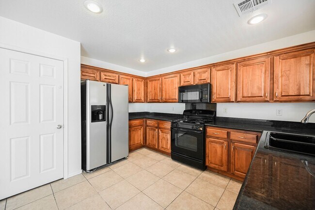 Building Photo - 3 Bedroom, 2.5 Bath Two-Story Home Located In The Charming Southwest Area!
