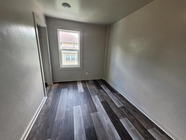 Foto del edificio - 643-645-645 S Jefferson St
