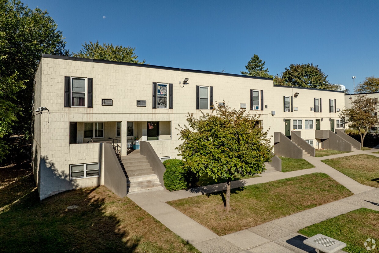Primary Photo - Highview Apartments