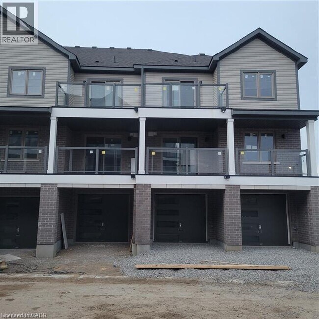 Building Photo - 205 W Oak Trl