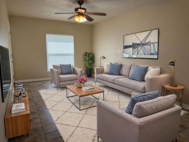 Foto del edificio - 9606 Shady Tree Ln