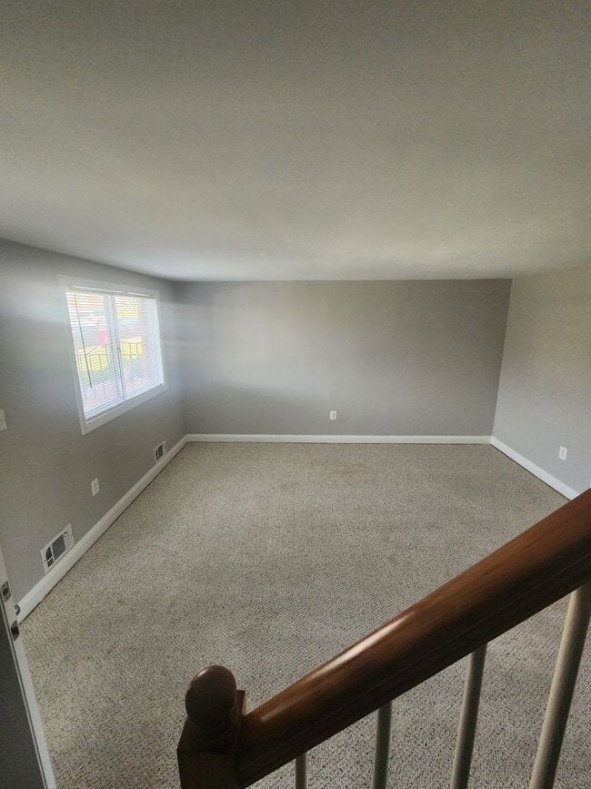 Building Photo - Beautiful 3 Bedroom 1.5 Bathroom Townhome ...