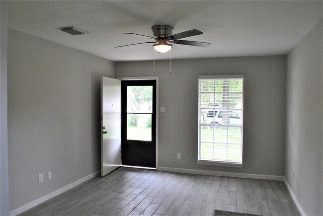 Foto del edificio - 7307 Dearborn St