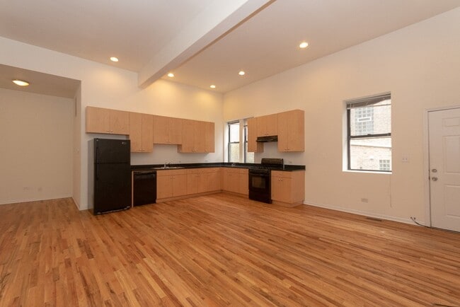 Building Photo - 1260 N Greenview Ave