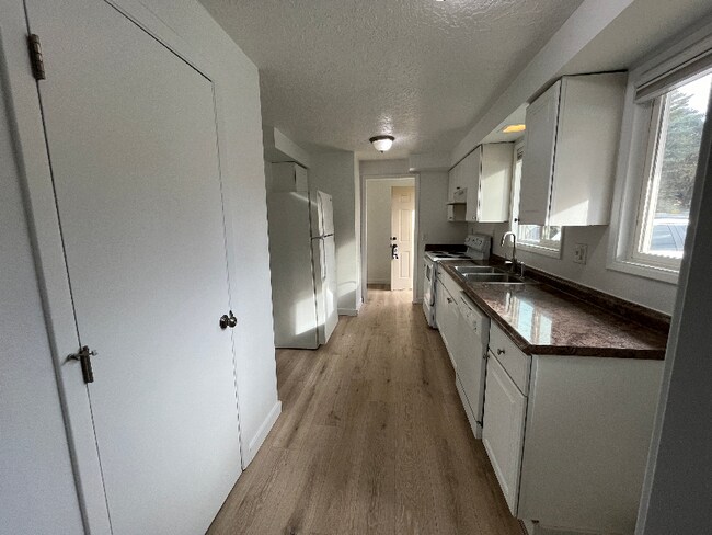 Foto del edificio - 4833 Future Rd NE